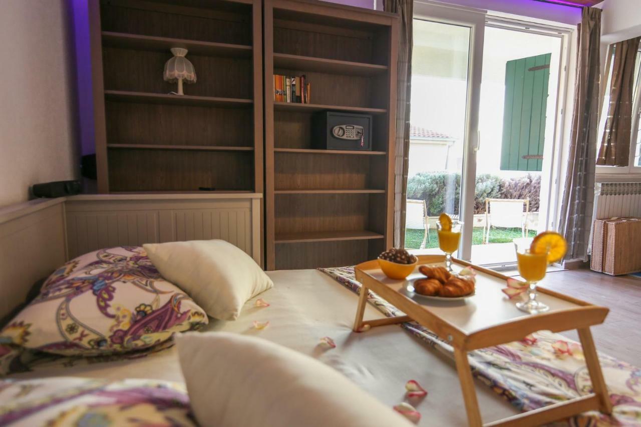 Eco Eclectic Villa With Pool Solin Exterior photo